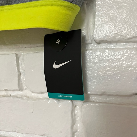 Women’s nike Drifit lightweight support bra brand new with tags size medium - Picture 3 of 5